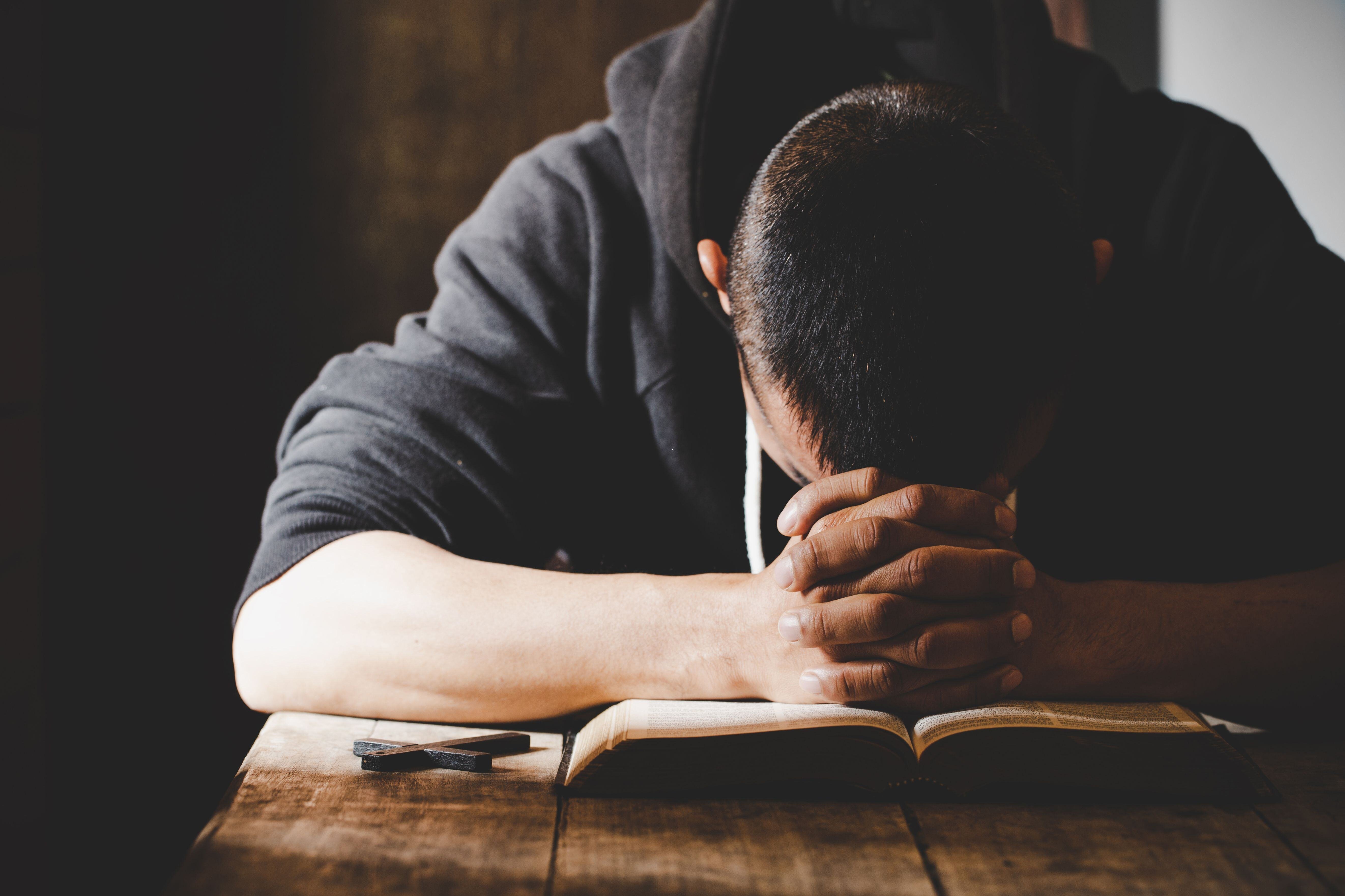 man praying to combat negative thoughts