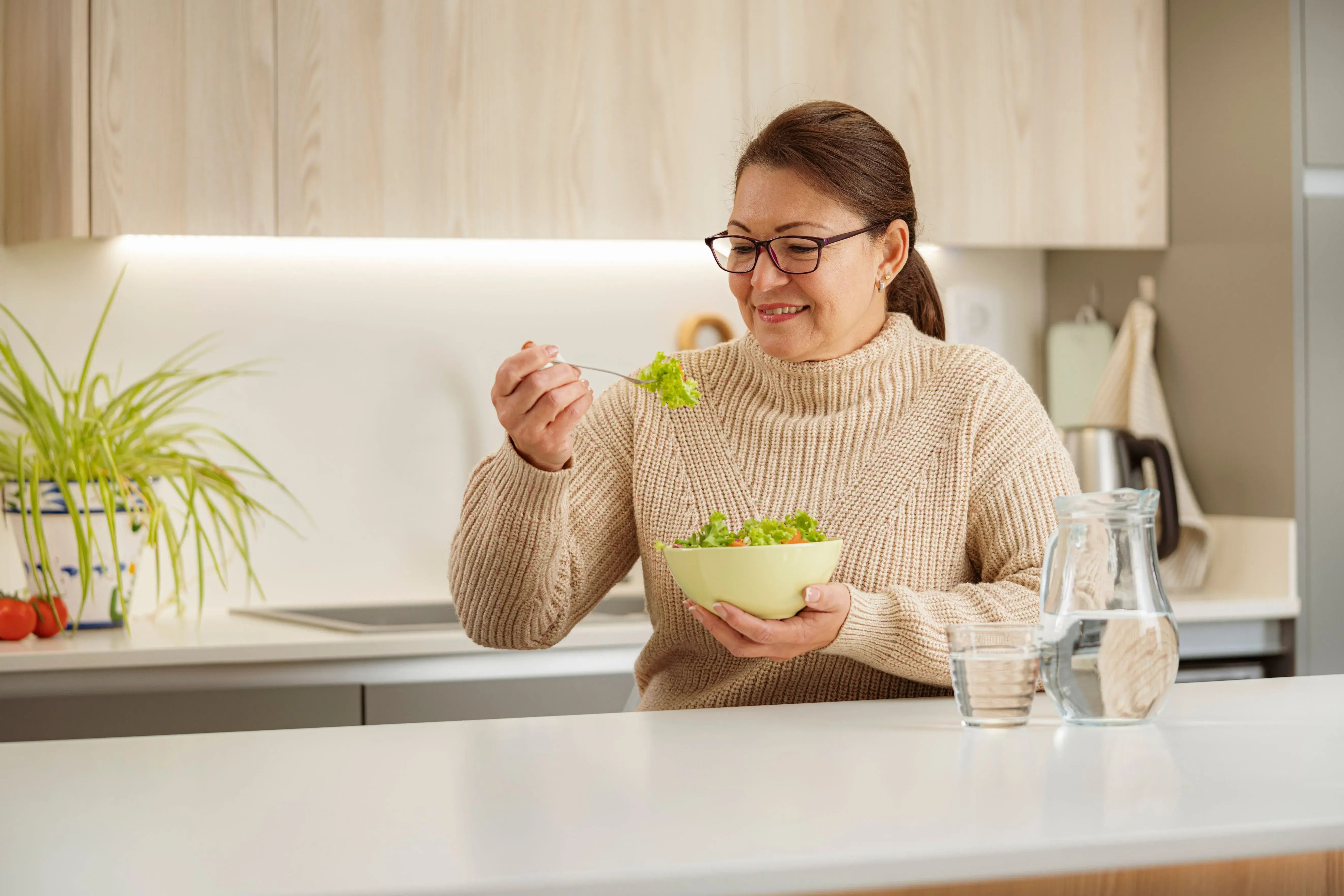 woman eating salad